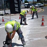 Equipo de Dominek trabajando en una estación de servicio